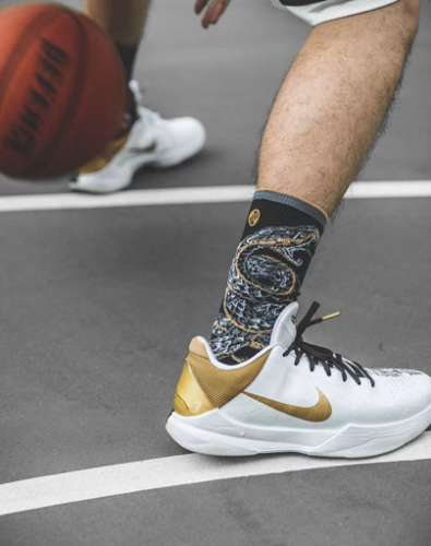 Nike Zoom Kobe 5 Big Stage 大舞台 黑白金色 男女同款 籃球鞋 photo review